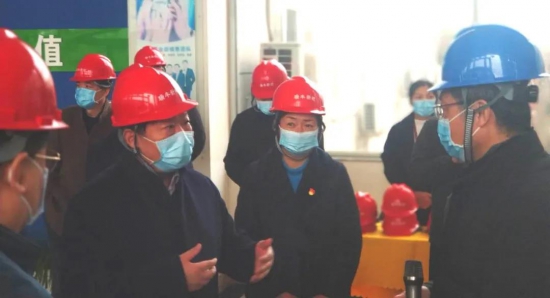 新鄉(xiāng)市市長(zhǎng)王登喜一行蒞臨瑞豐新材調(diào)研疫情防控