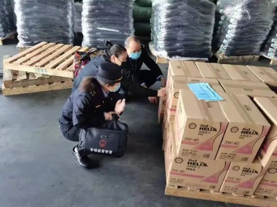 廣西柳州市查獲一批假冒“殼牌”潤(rùn)滑油