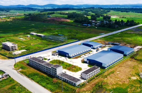吉林省首個石墨烯潤滑油項目開始調(diào)試設備